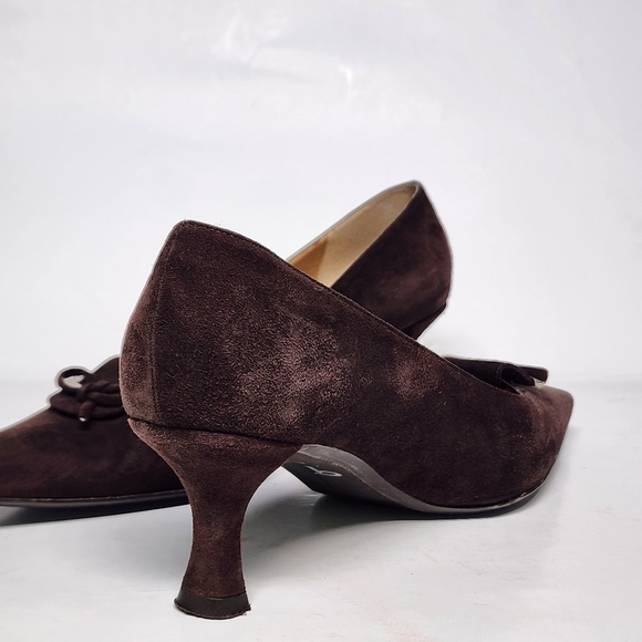 STUART WEITZMAN Brown Suede Kitten 2” Heel Shoes 6.5M - Picture 2 of 10